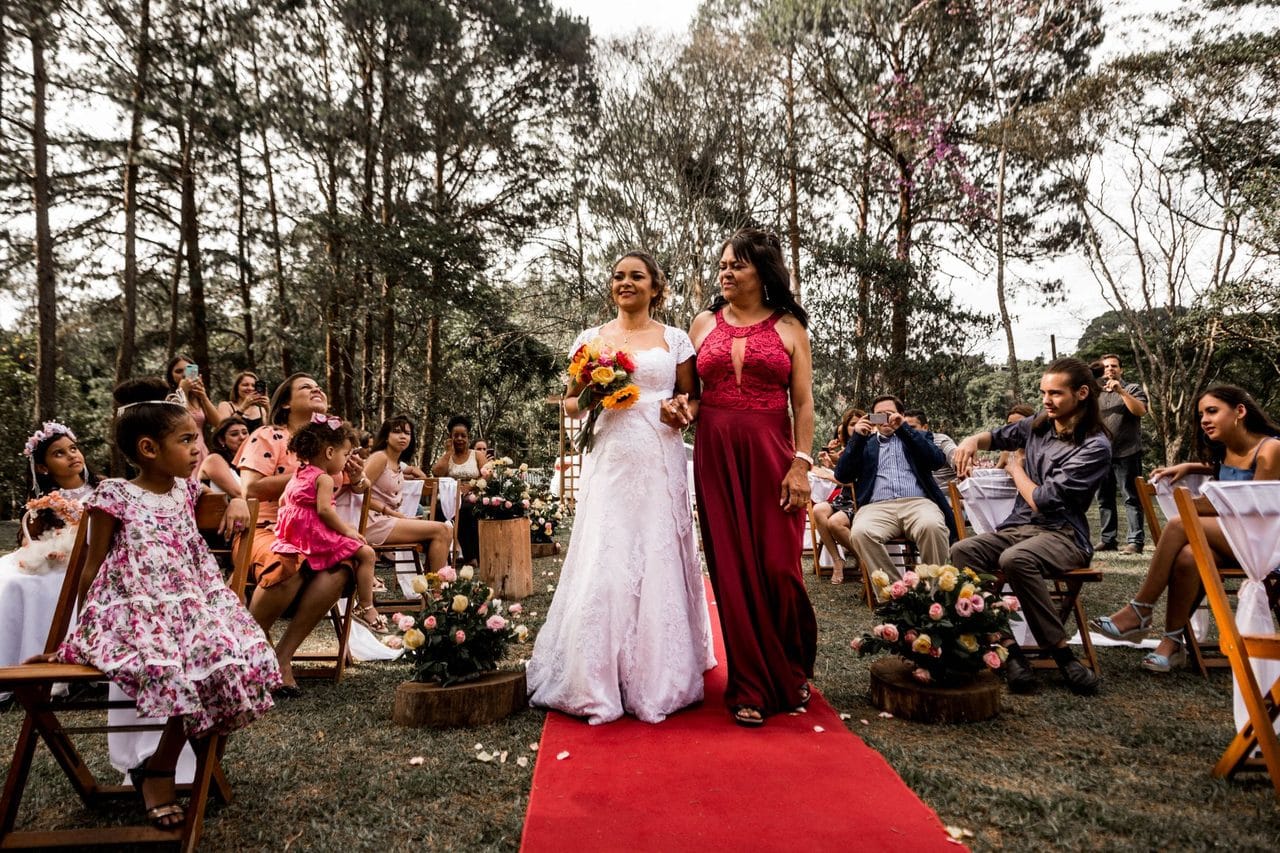What to Wear to a Summer Wedding When the Dress Code Tells You Nothing